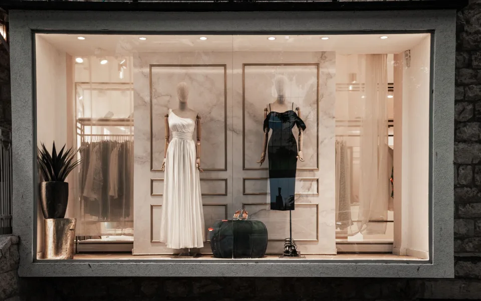 Đồ mặc có sẵn tại shop